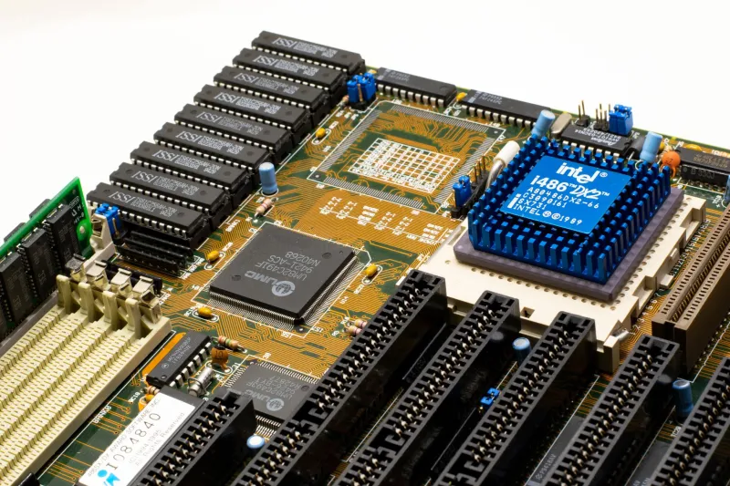 Plattformwahl 2025: Intel Z890 gegen AMD X870 – Welches Mainboard passt zu Ihrem Vorhaben?